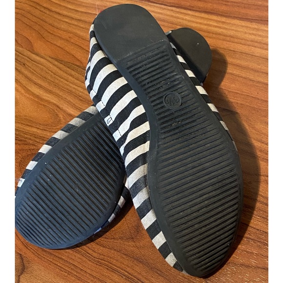 👻Black & White Striped Flats - Picture 8 of 8